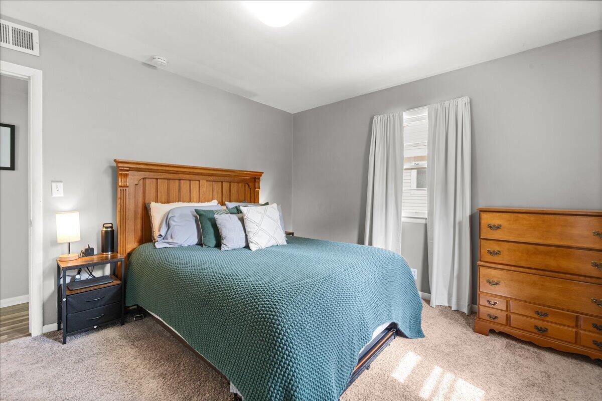 1944 Oakcliff Drive NE Grand Rapids MI 49525