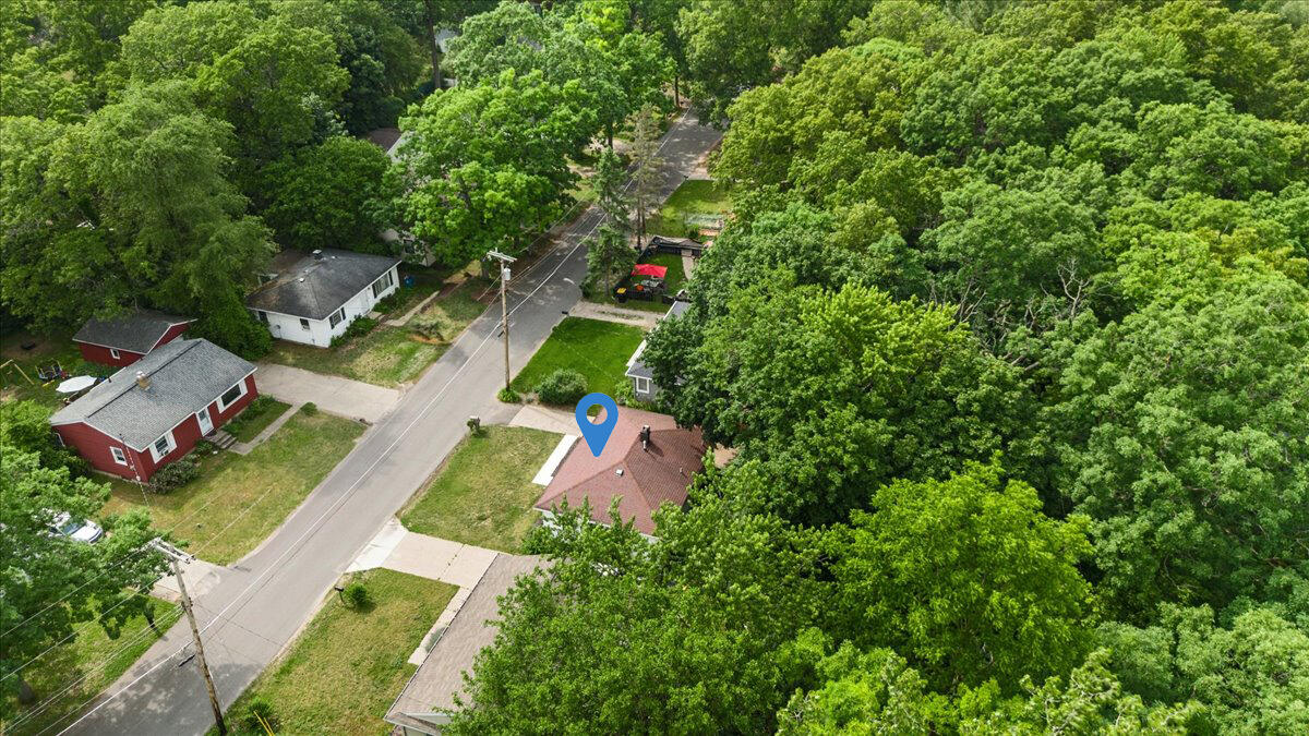 1944 Oakcliff Drive NE Grand Rapids MI 49525