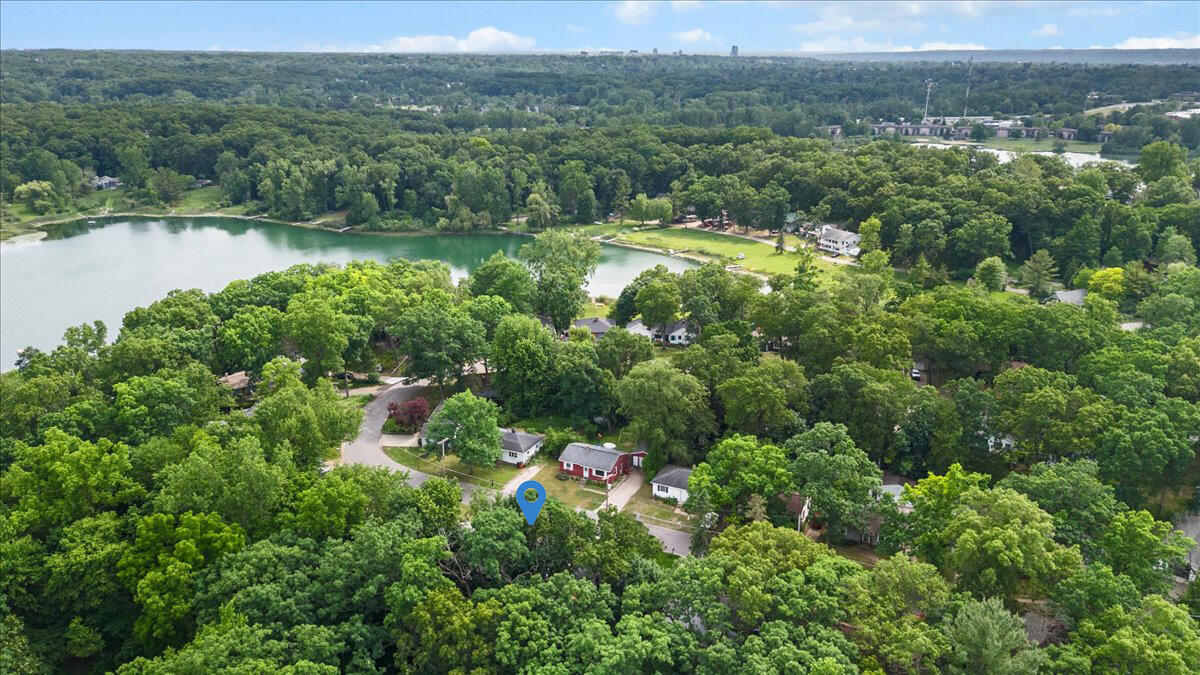1944 Oakcliff Drive NE Grand Rapids MI 49525