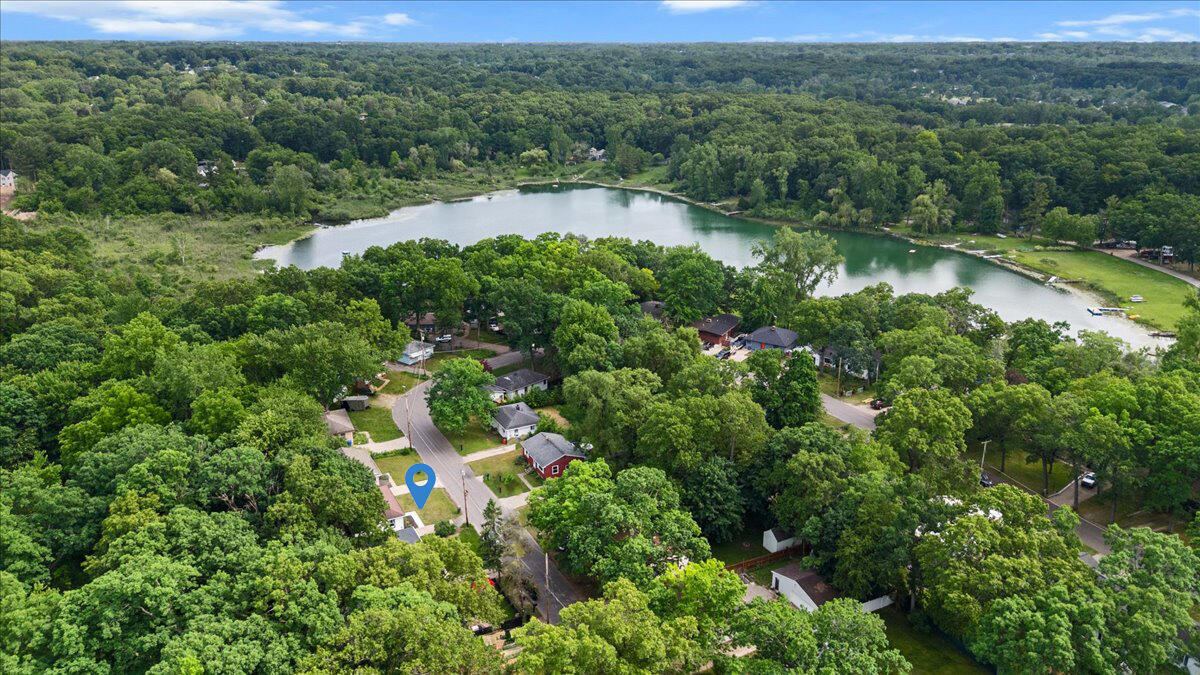 1944 Oakcliff Drive NE Grand Rapids MI 49525