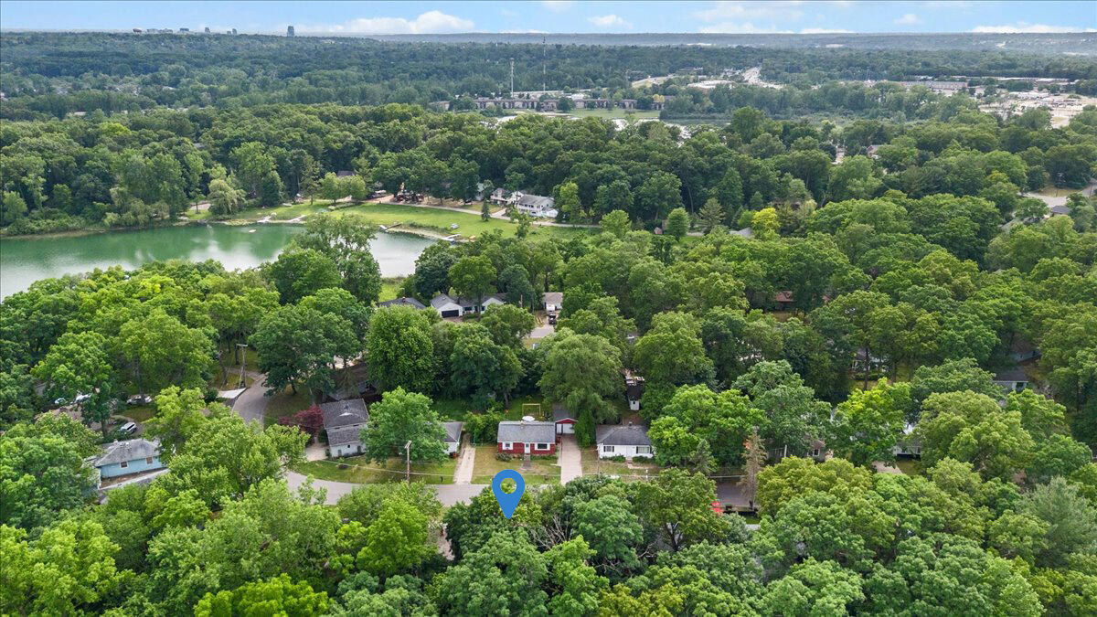 1944 Oakcliff Drive NE Grand Rapids MI 49525
