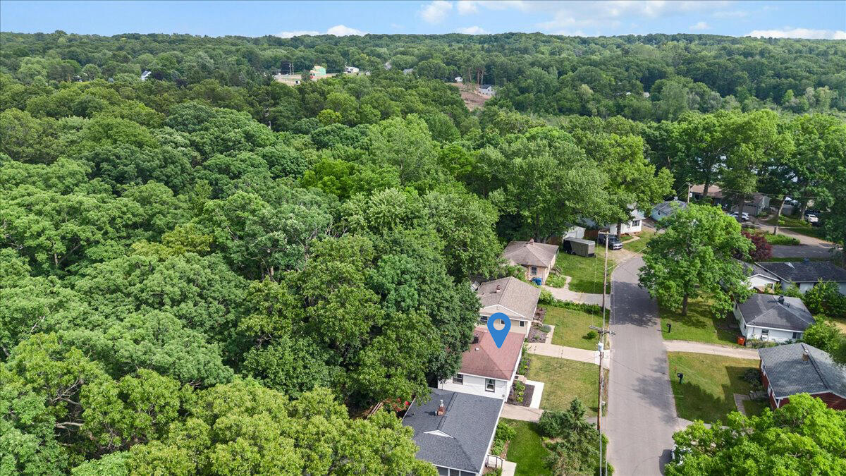 1944 Oakcliff Drive NE Grand Rapids MI 49525