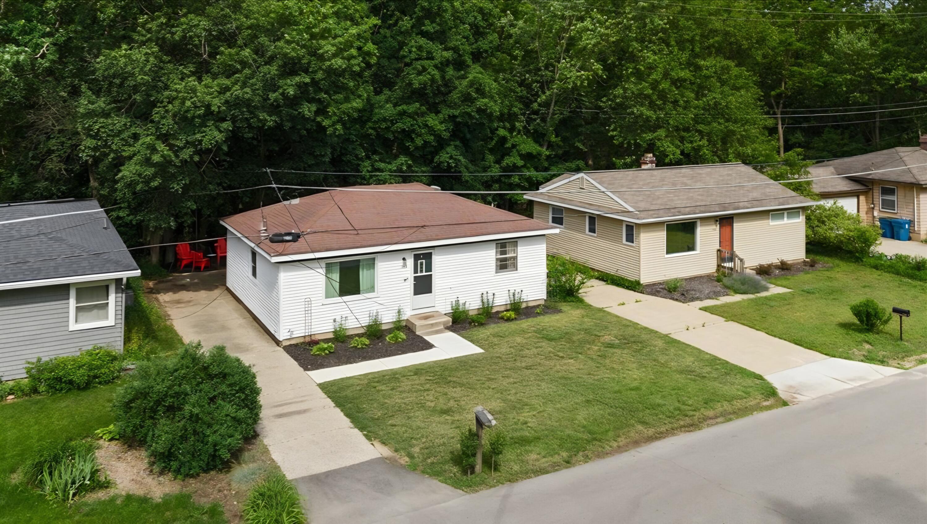 1944 Oakcliff Drive NE Grand Rapids MI 49525