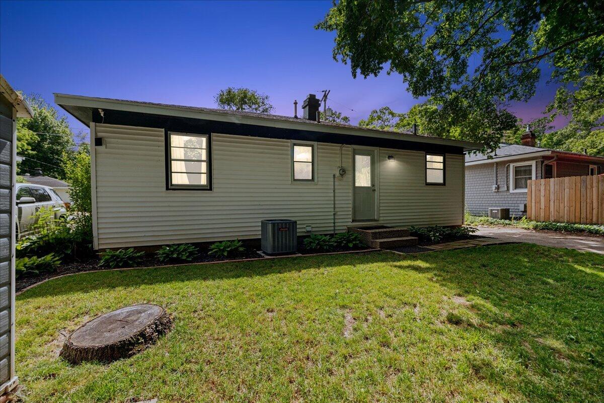 1944 Oakcliff Drive NE Grand Rapids MI 49525