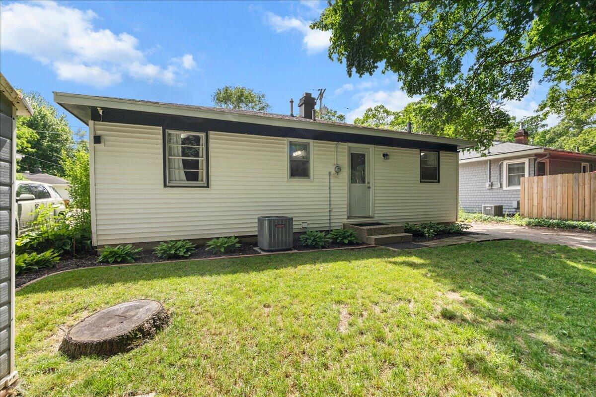 1944 Oakcliff Drive NE Grand Rapids MI 49525