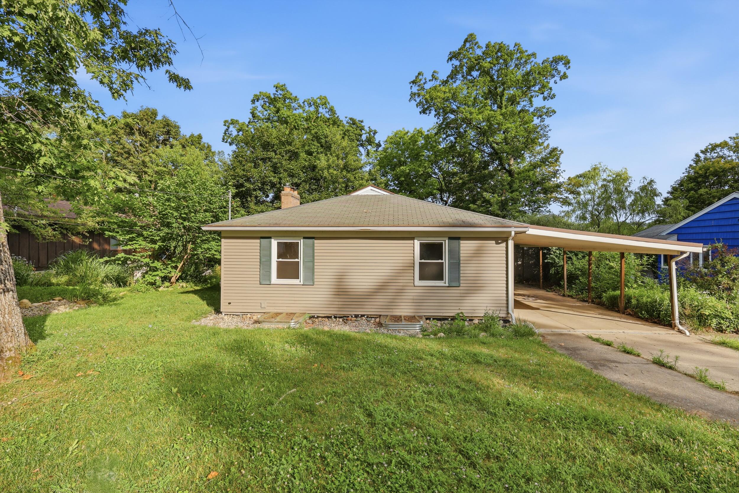 2757 Cascade Springs Drive SE Grand Rapids MI 49546