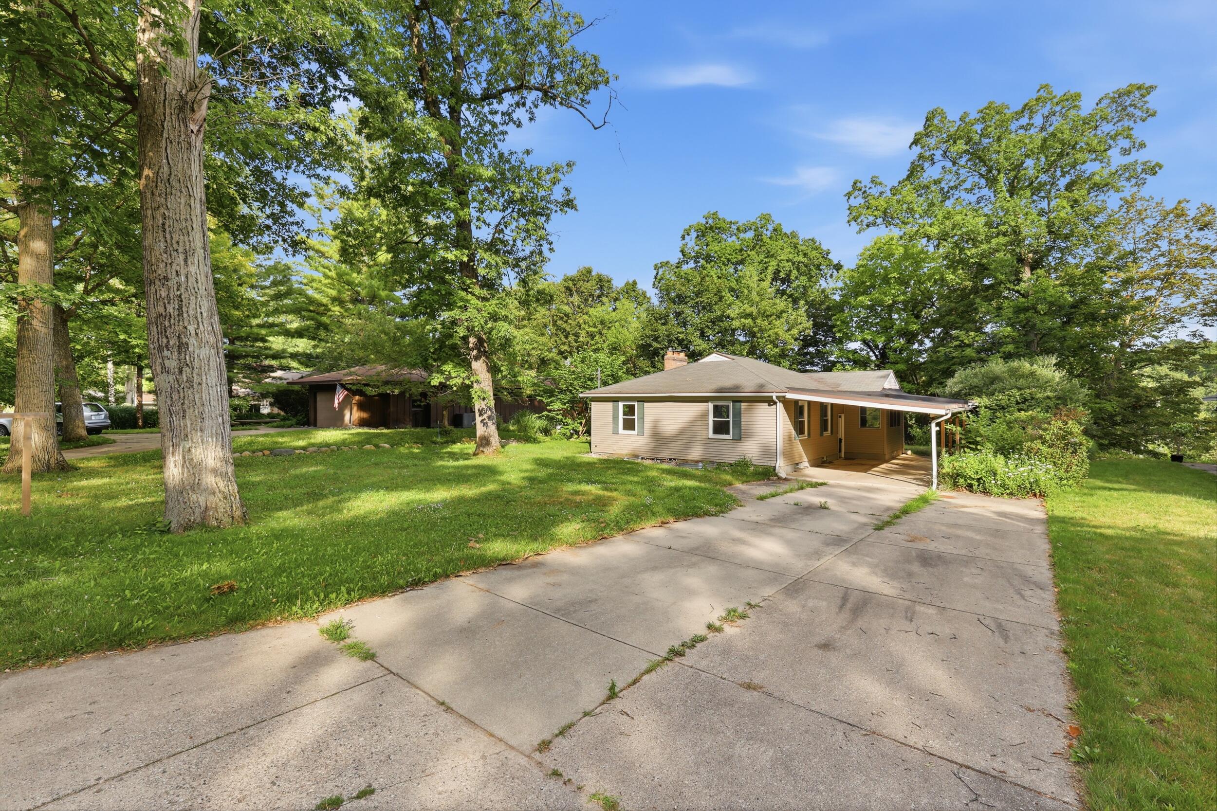 2757 Cascade Springs Drive SE Grand Rapids MI 49546