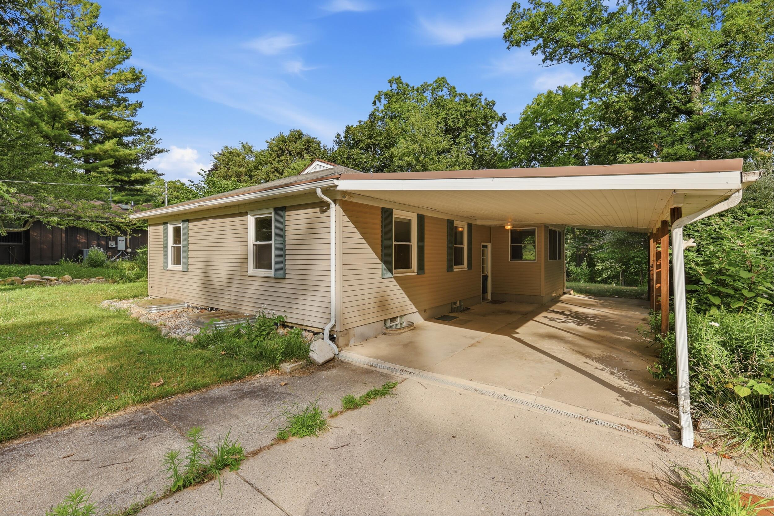 2757 Cascade Springs Drive SE Grand Rapids MI 49546