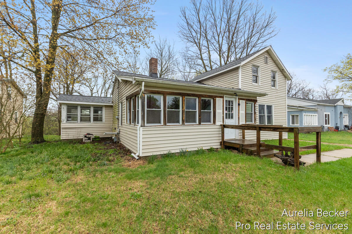 425 S Cedar Street Allegan MI 49010