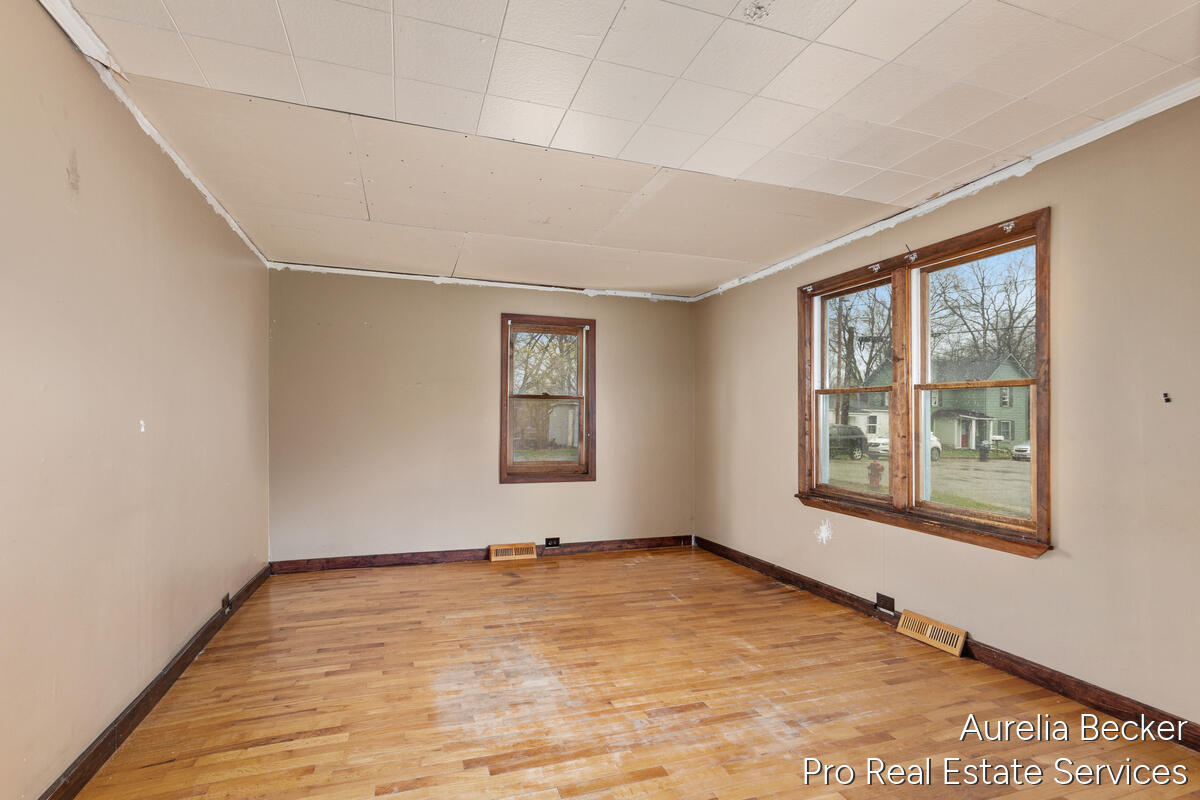 425 S Cedar Street Allegan MI 49010