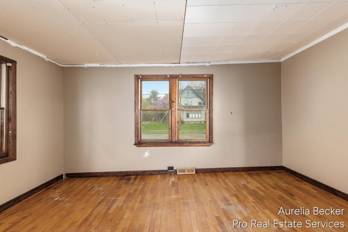 425 S Cedar Street Allegan MI 49010