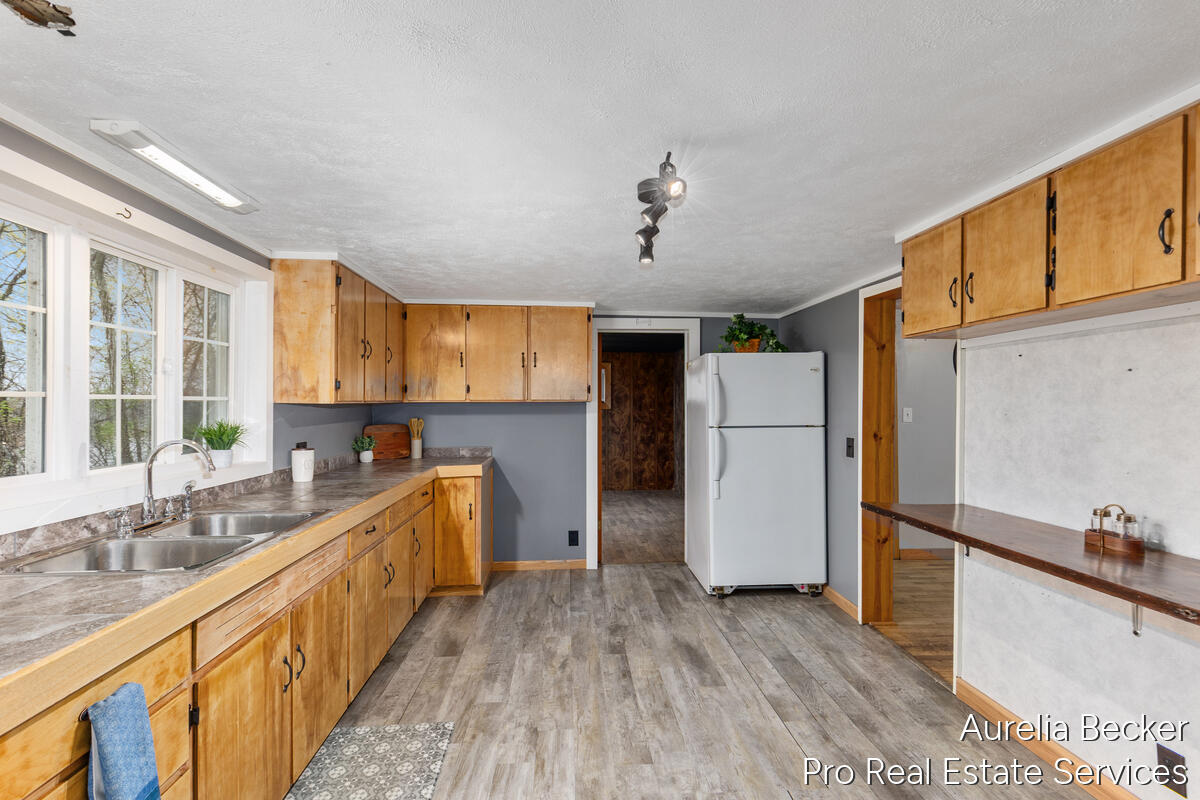 425 S Cedar Street Allegan MI 49010