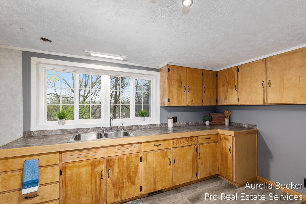 425 S Cedar Street Allegan MI 49010