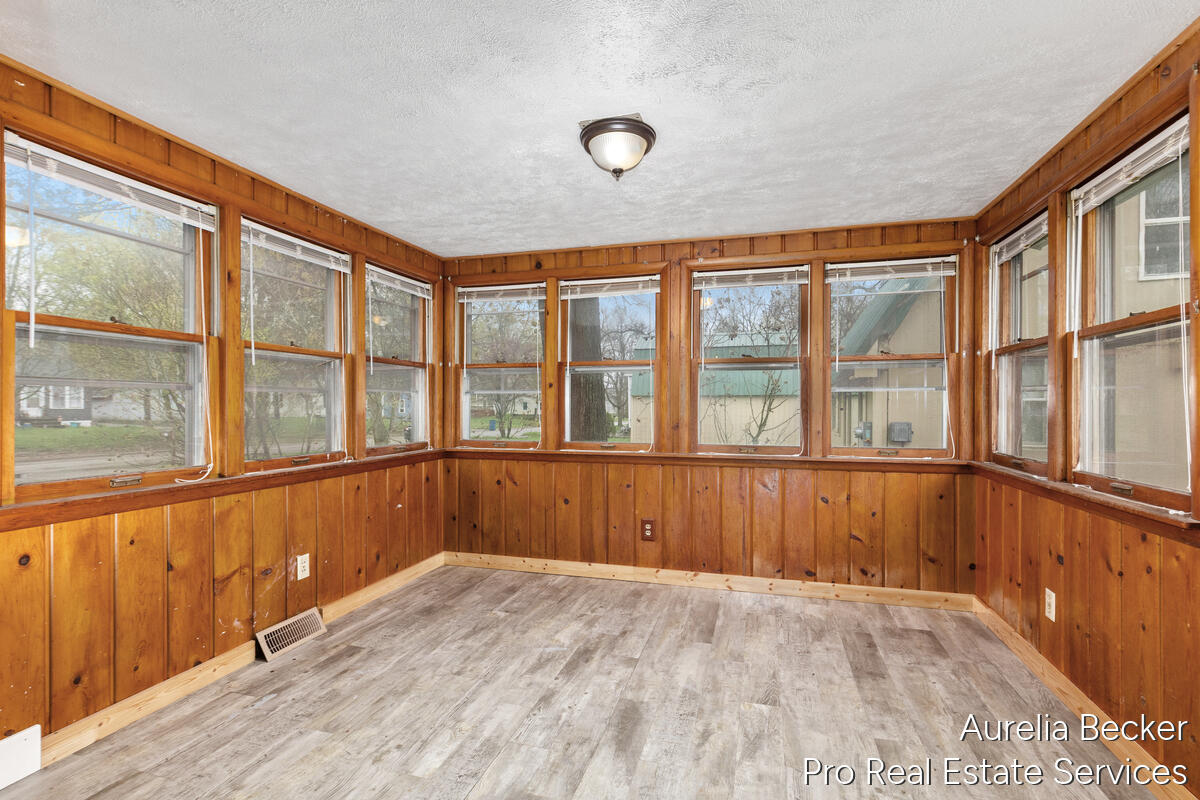 425 S Cedar Street Allegan MI 49010