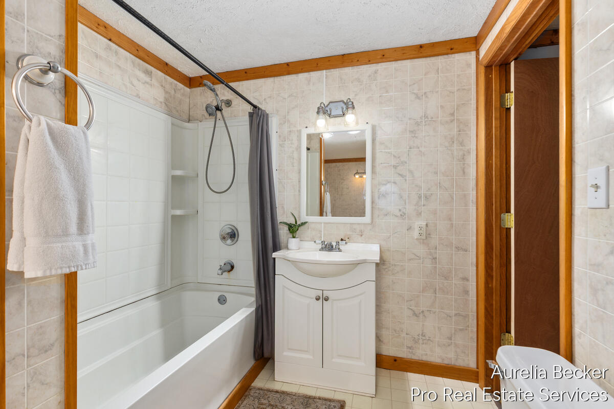 425 S Cedar Street Allegan MI 49010