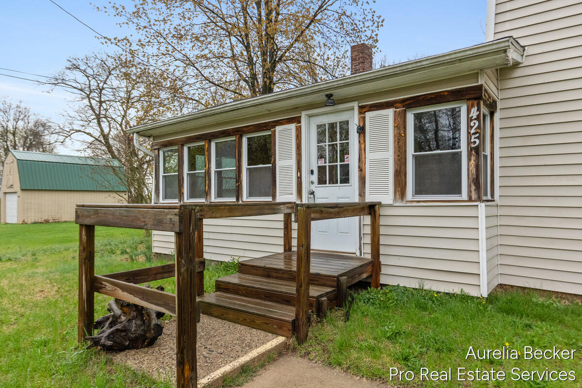 425 S Cedar Street Allegan MI 49010