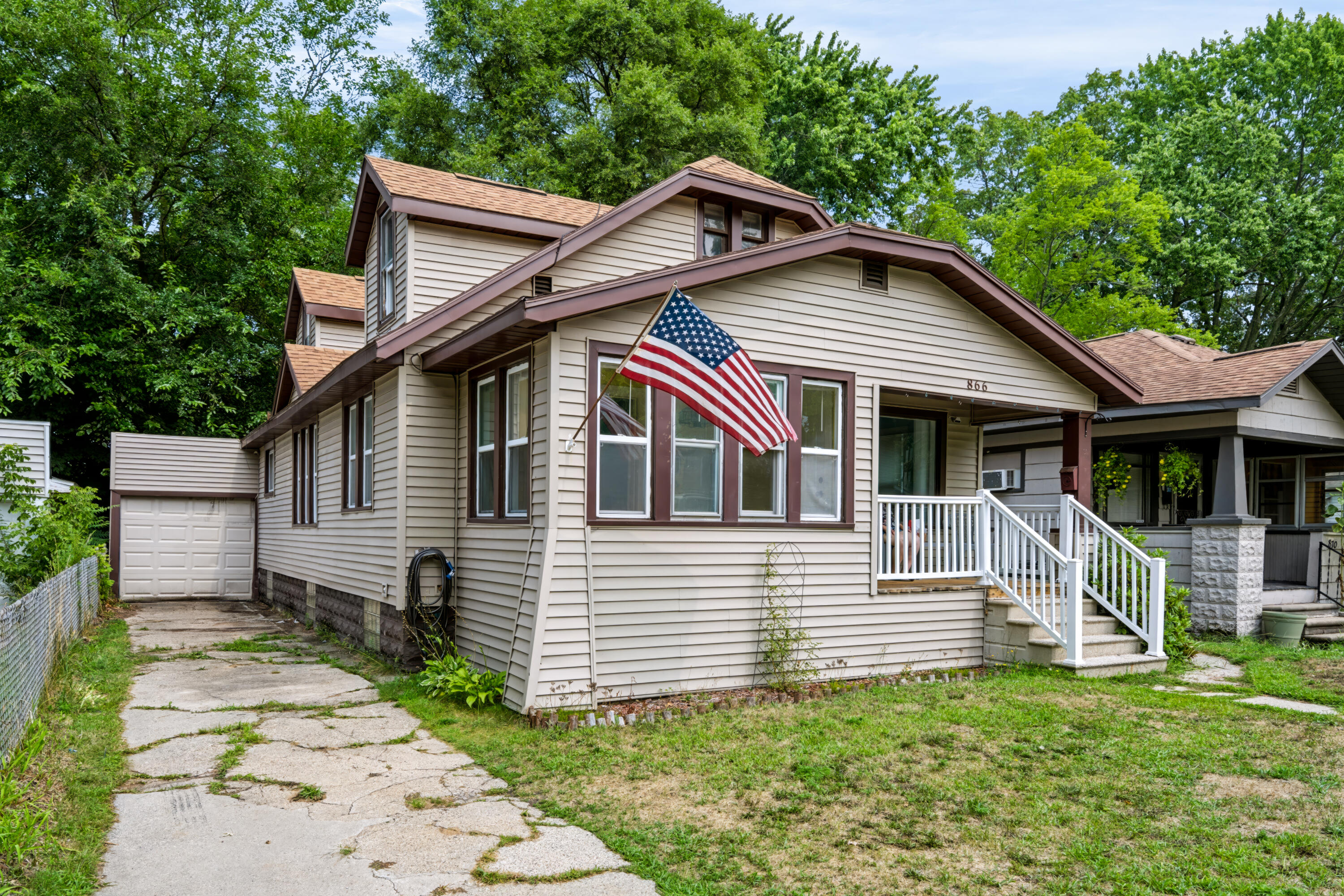 866 E Isabella Avenue Muskegon MI 49442