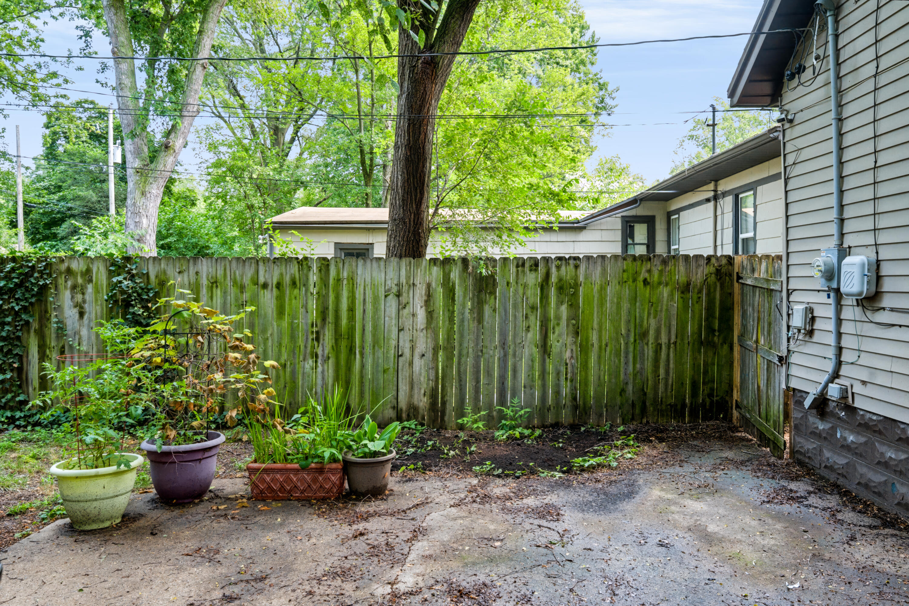 866 E Isabella Avenue Muskegon MI 49442
