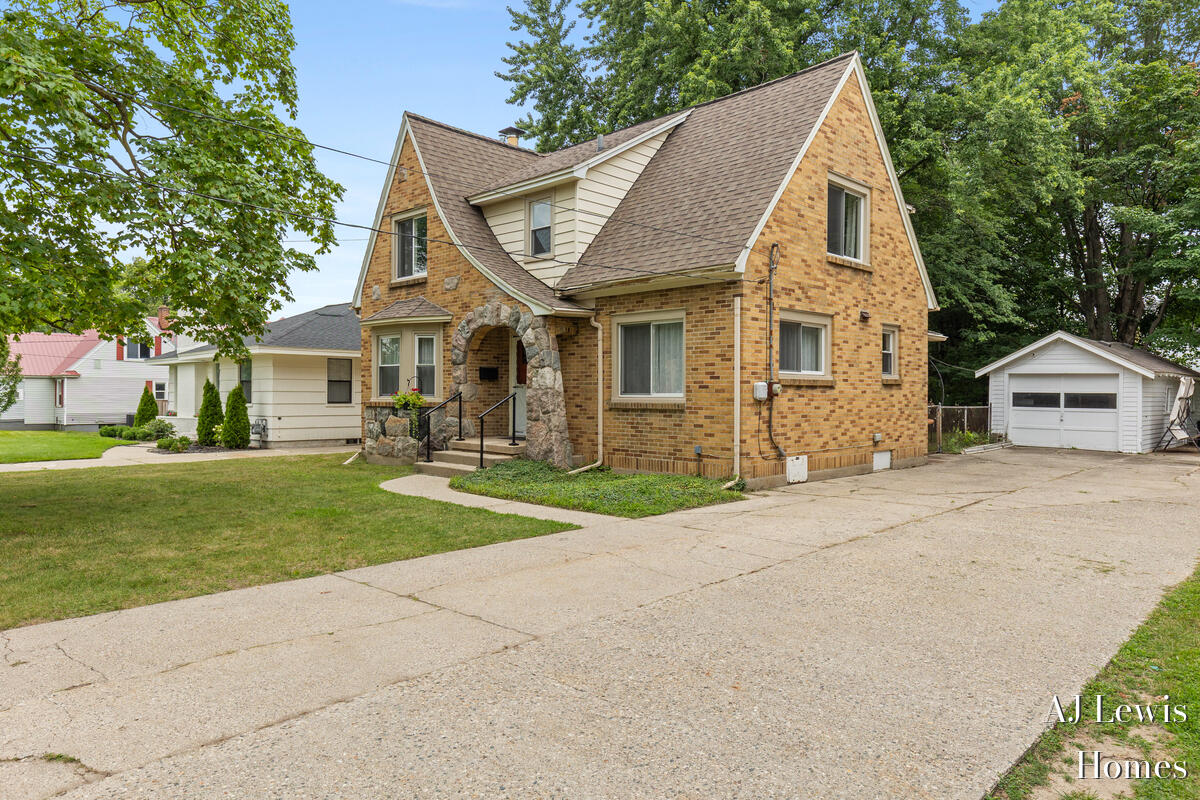 653 3 Mile Road NE Grand Rapids MI 49505