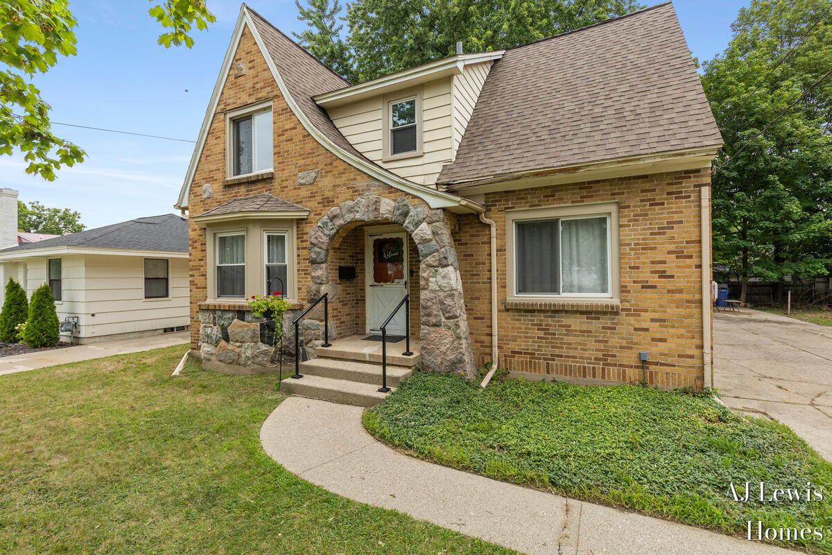653 3 Mile Road NE Grand Rapids MI 49505