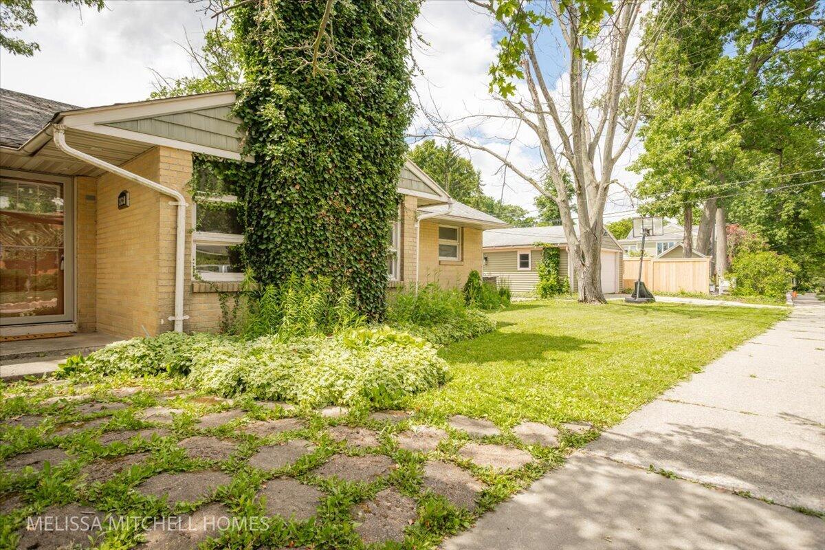 2631 Richards Drive SE Grand Rapids MI 49506