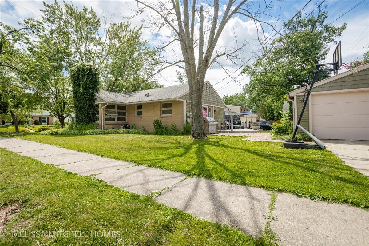 2631 Richards Drive SE Grand Rapids MI 49506