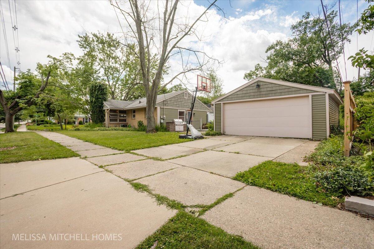 2631 Richards Drive SE Grand Rapids MI 49506