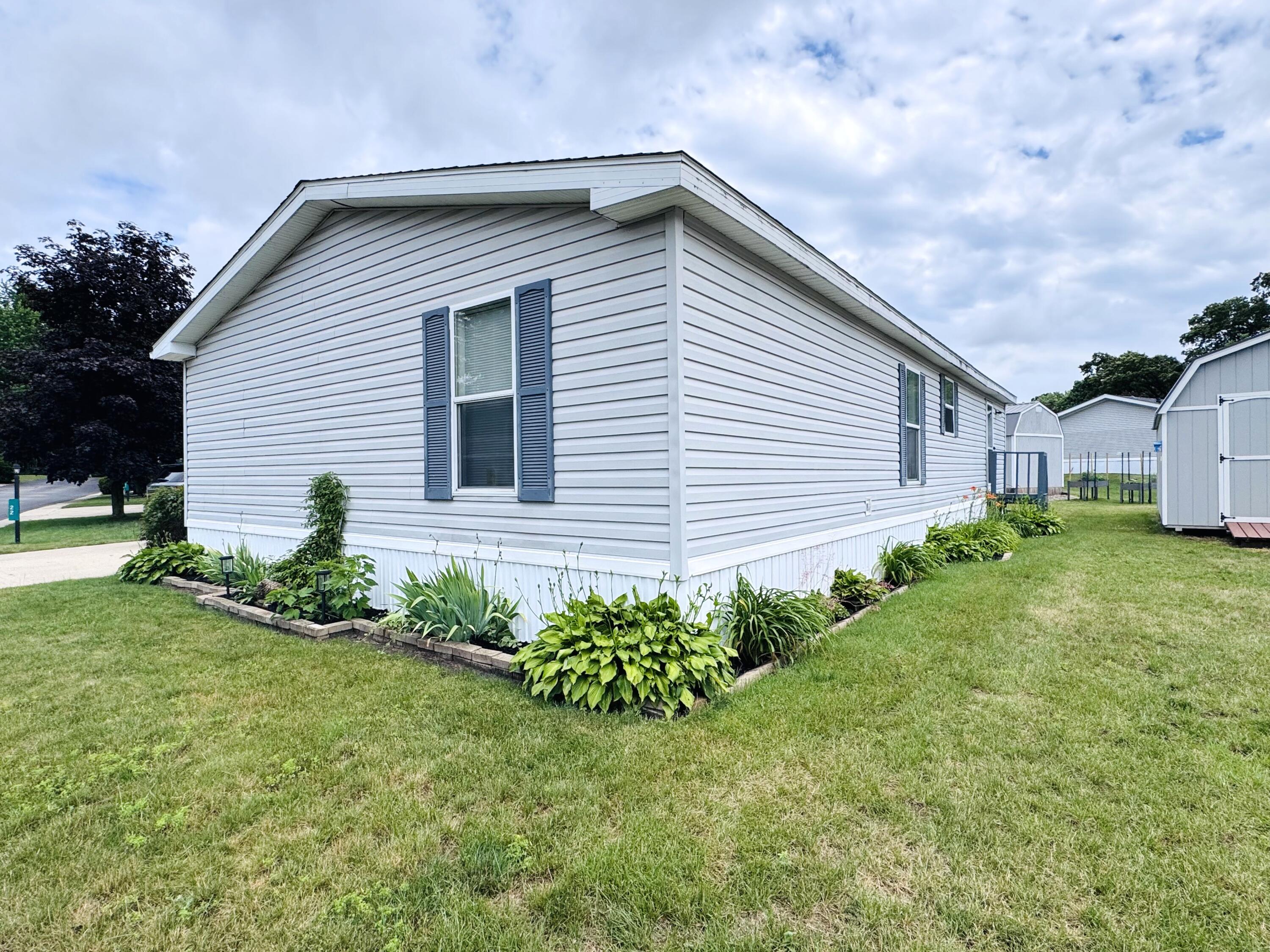22 N Wildflower Niles MI 49120