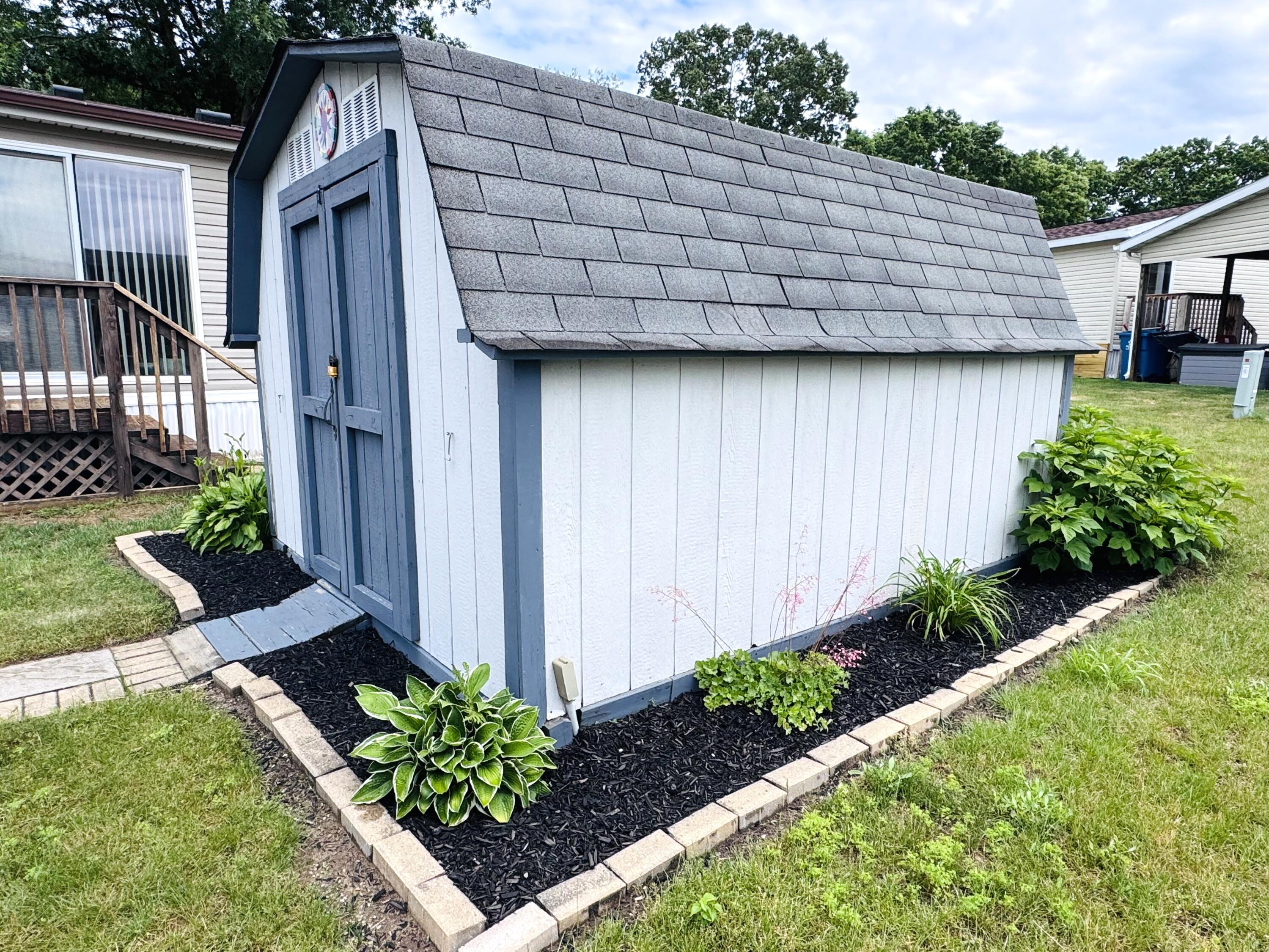 22 N Wildflower Niles MI 49120