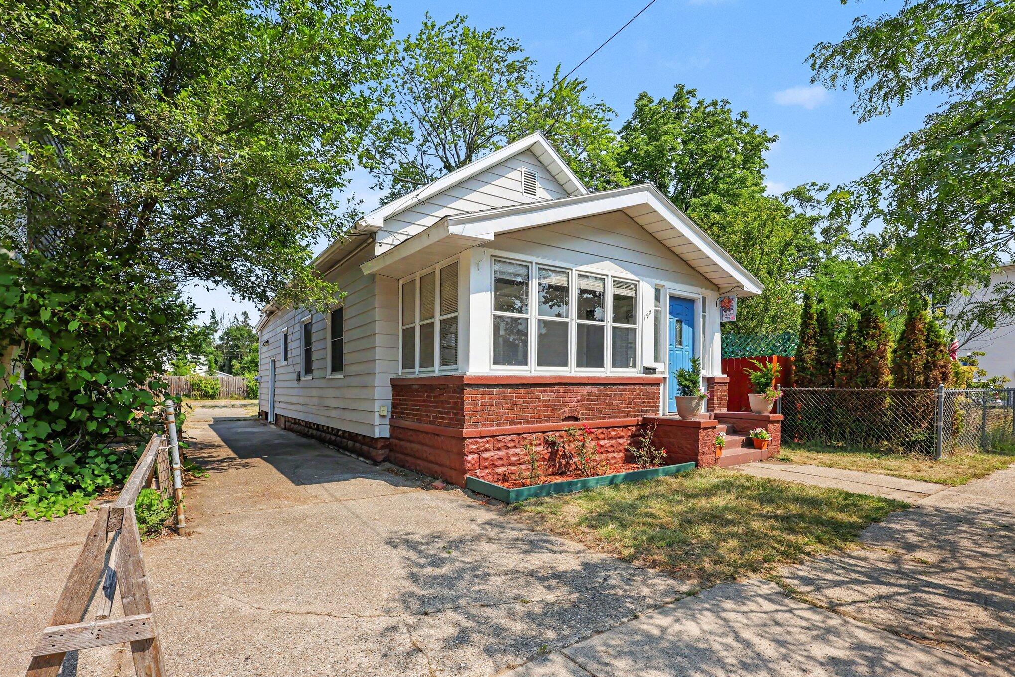 190 E Isabella Avenue Muskegon MI 49442