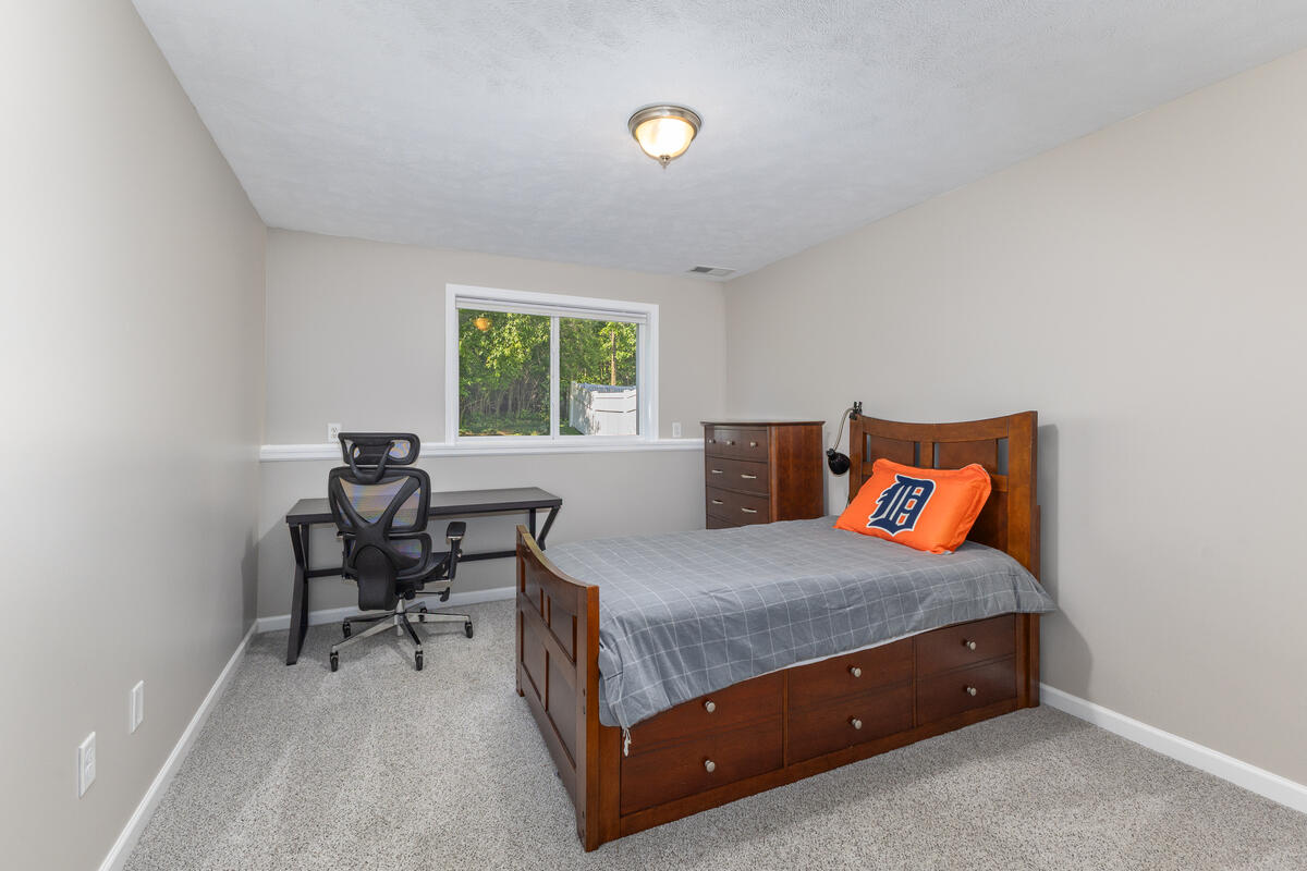 3457 N Meadow Grove Drive SE Grand Rapids MI 49512