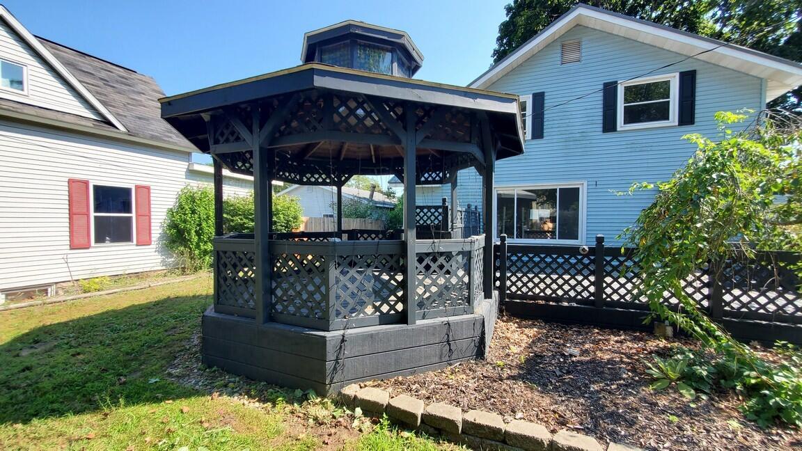 2569 Harding Avenue Muskegon MI 49441