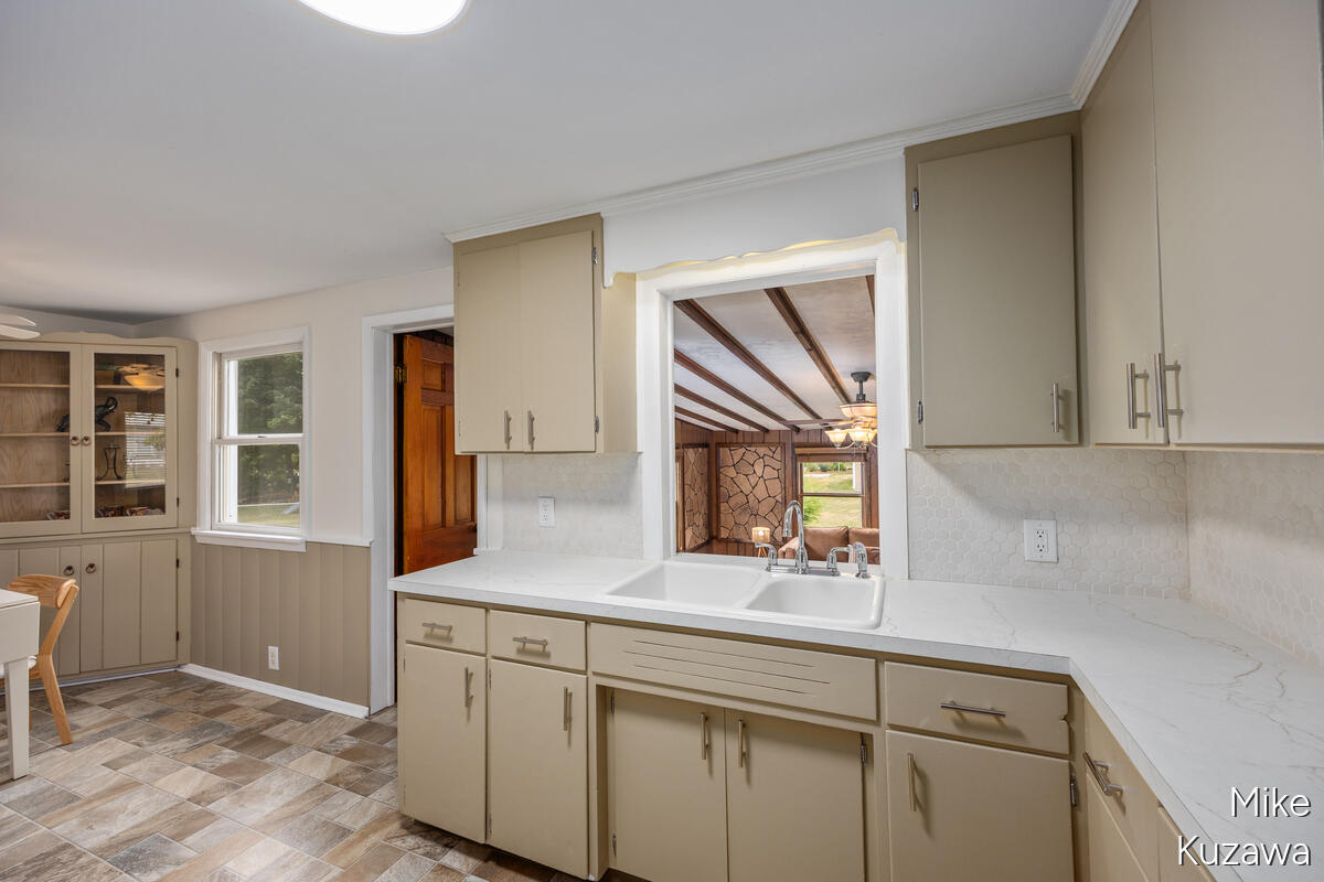 3901 Suburban Shores Drive NE Grand Rapids MI 49525