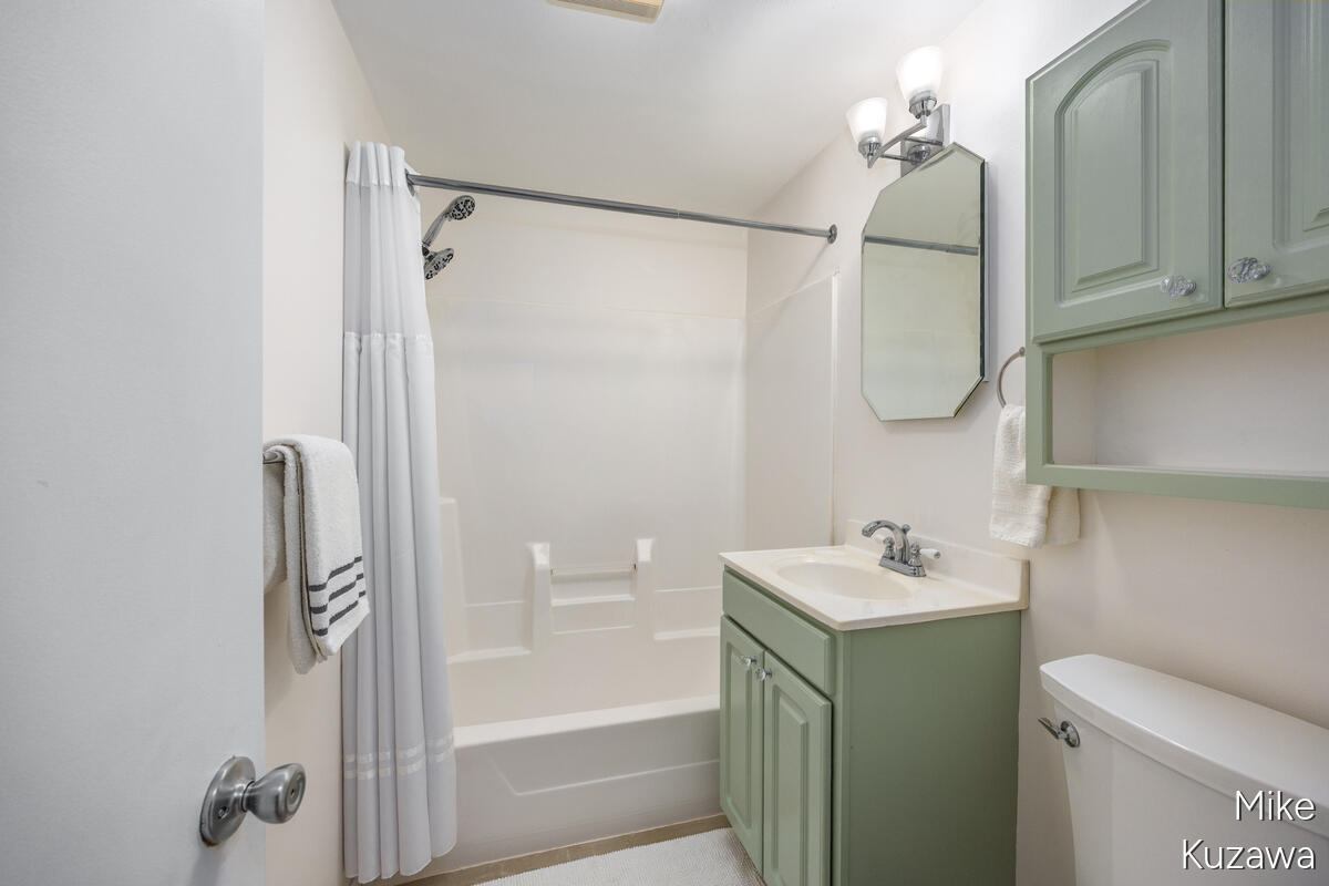 3901 Suburban Shores Drive NE Grand Rapids MI 49525