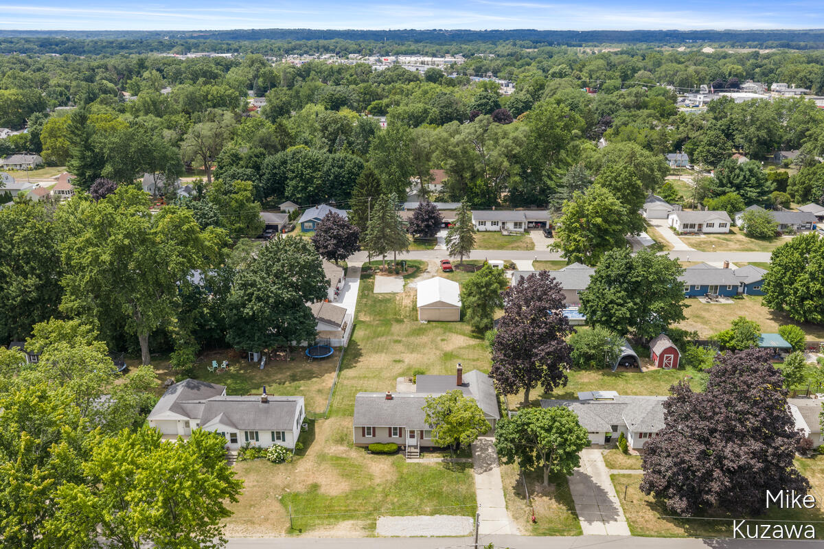 3901 Suburban Shores Drive NE Grand Rapids MI 49525
