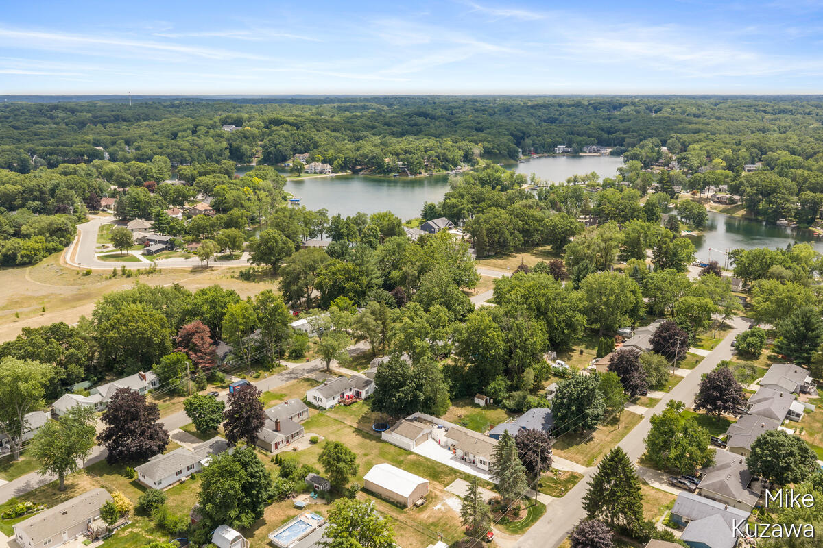 3901 Suburban Shores Drive NE Grand Rapids MI 49525