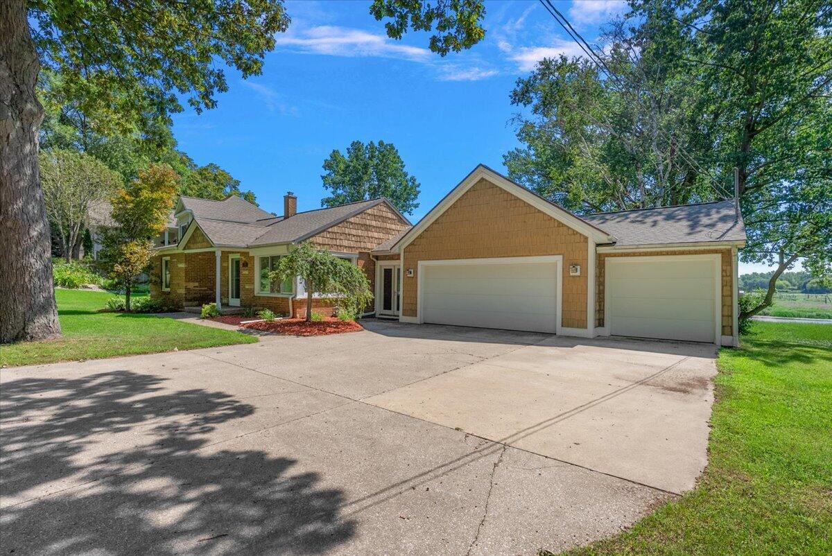 114 River Hills Drive Holland MI 49424