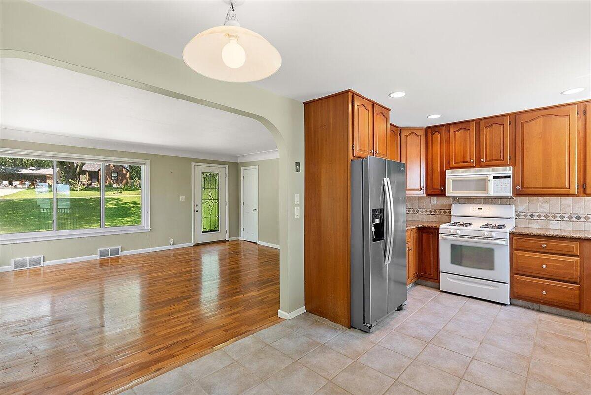 114 River Hills Drive Holland MI 49424