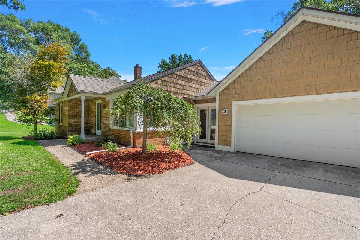 114 River Hills Drive Holland MI 49424