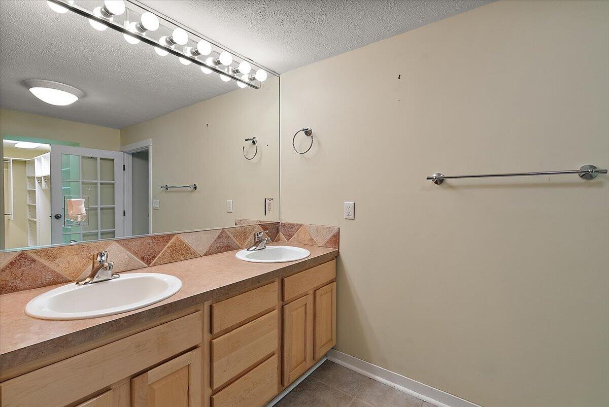 114 River Hills Drive Holland MI 49424