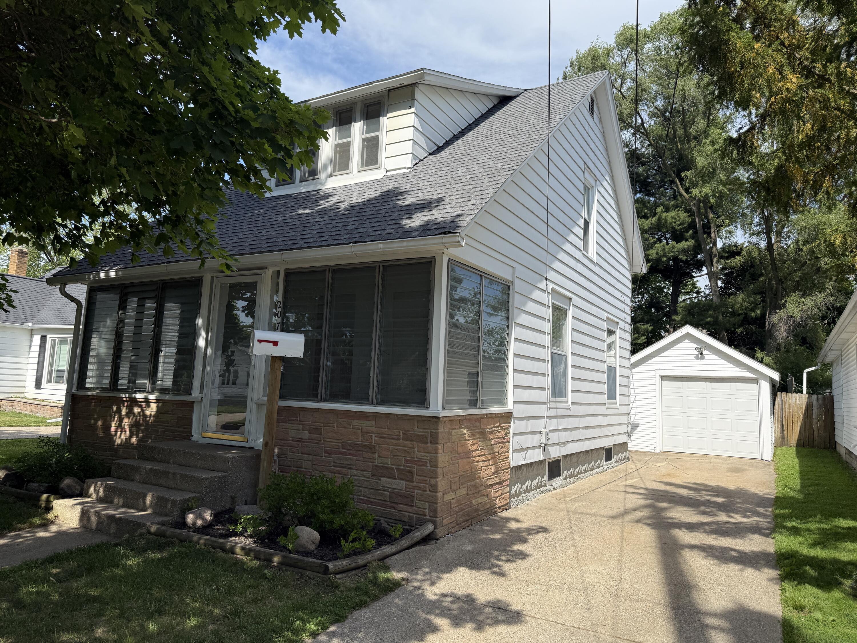 2074 Prospect Avenue NE Grand Rapids MI 49505