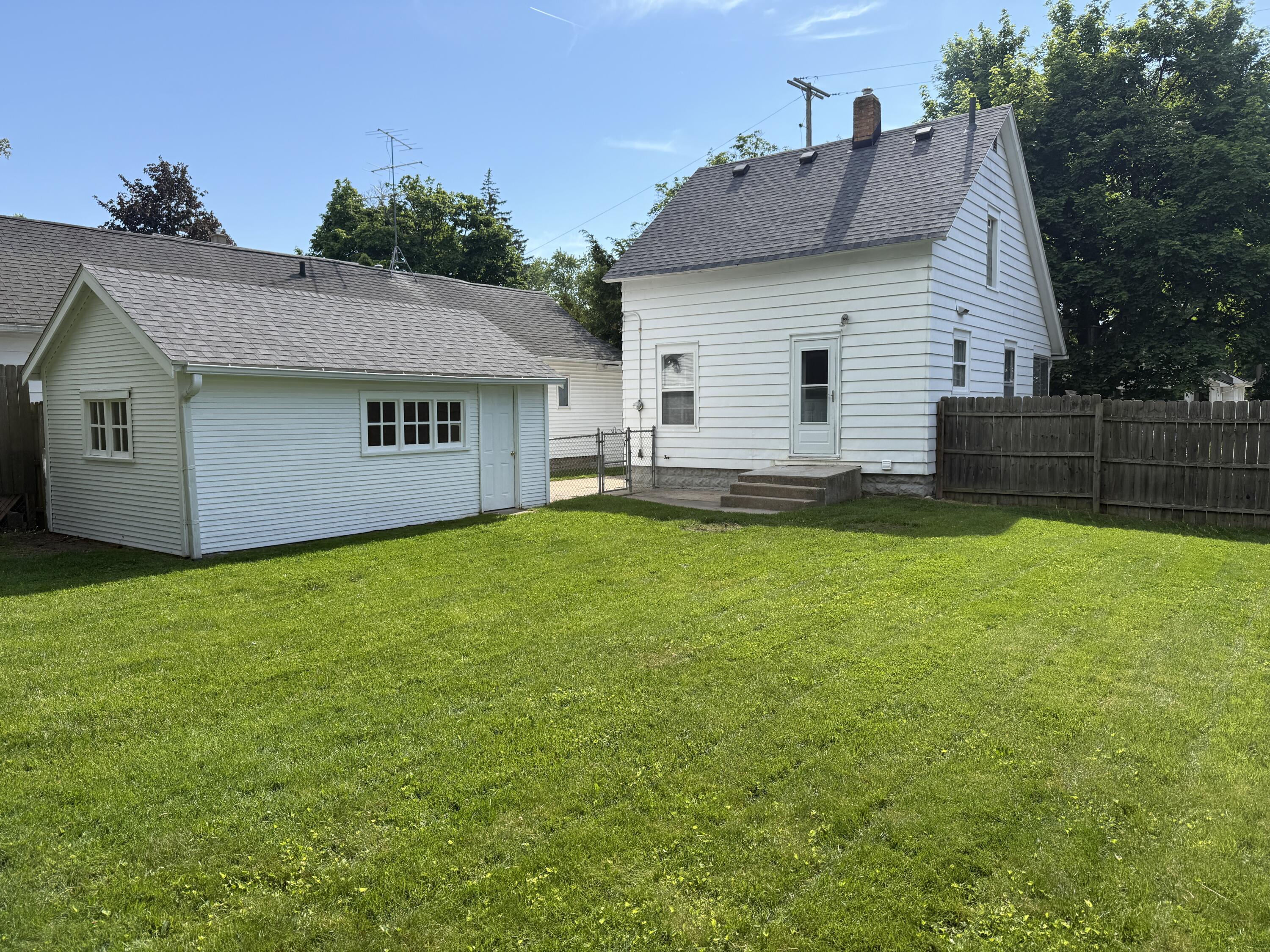 2074 Prospect Avenue NE Grand Rapids MI 49505