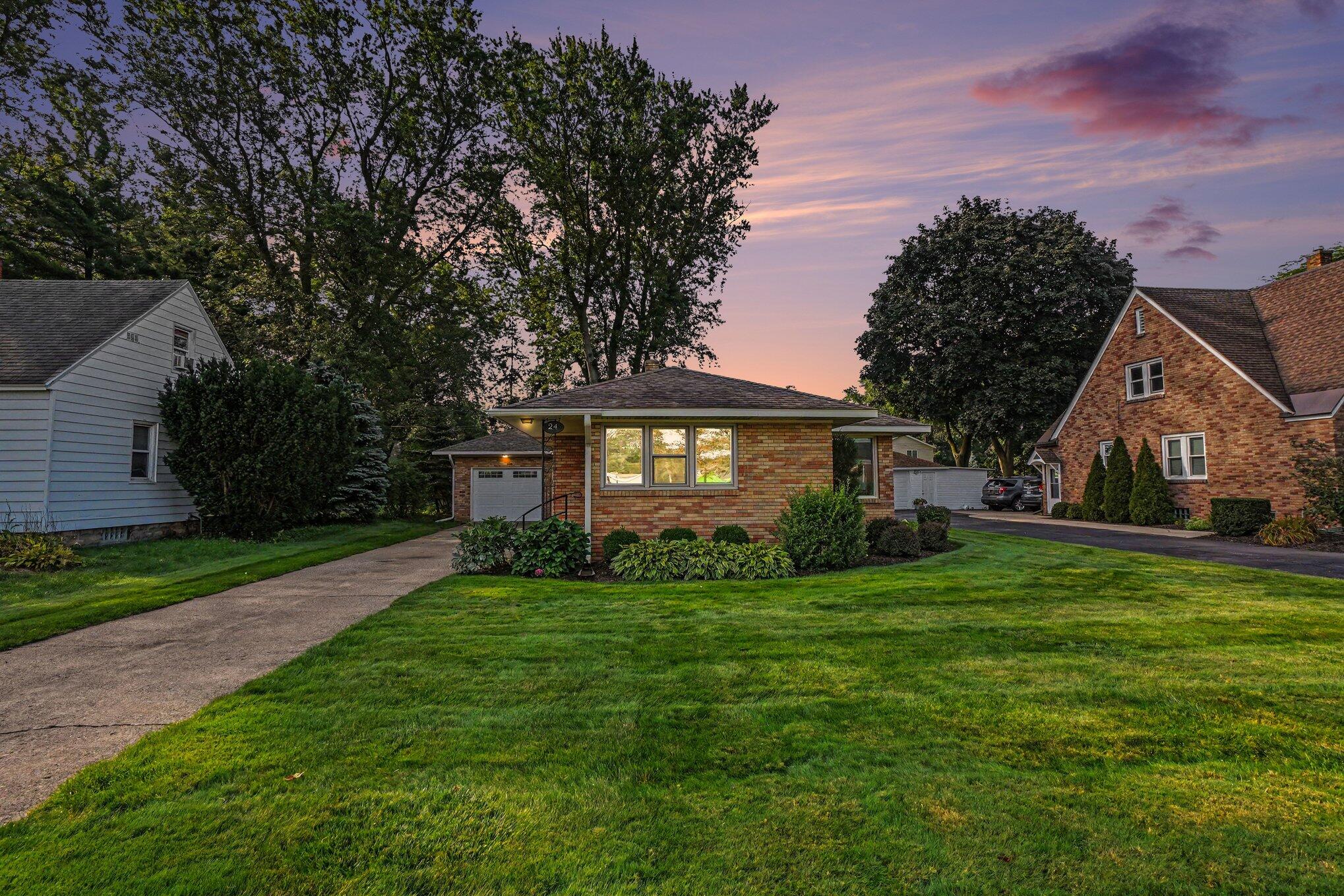 24 E 32nd Street Holland MI 49423