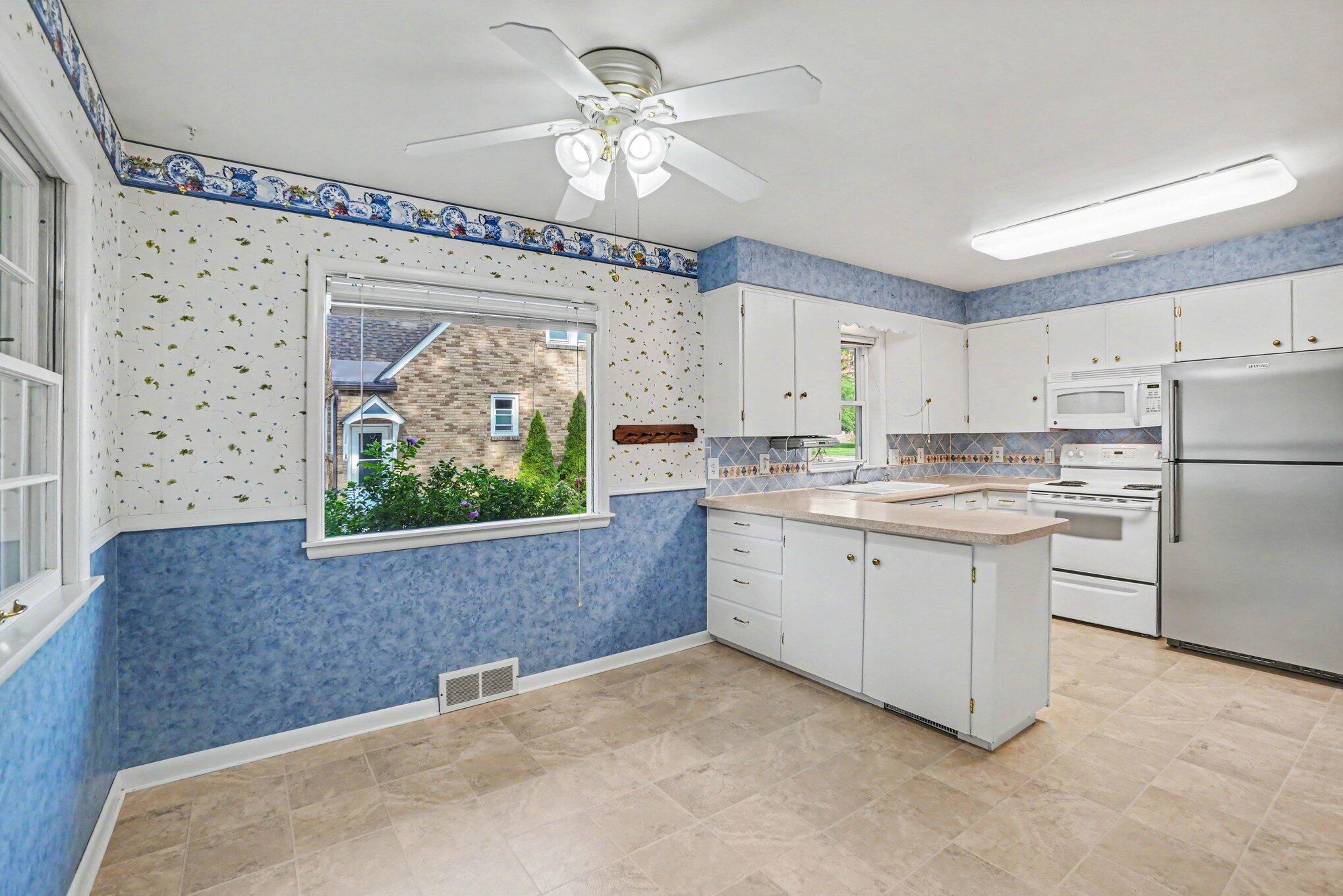 24 E 32nd Street Holland MI 49423