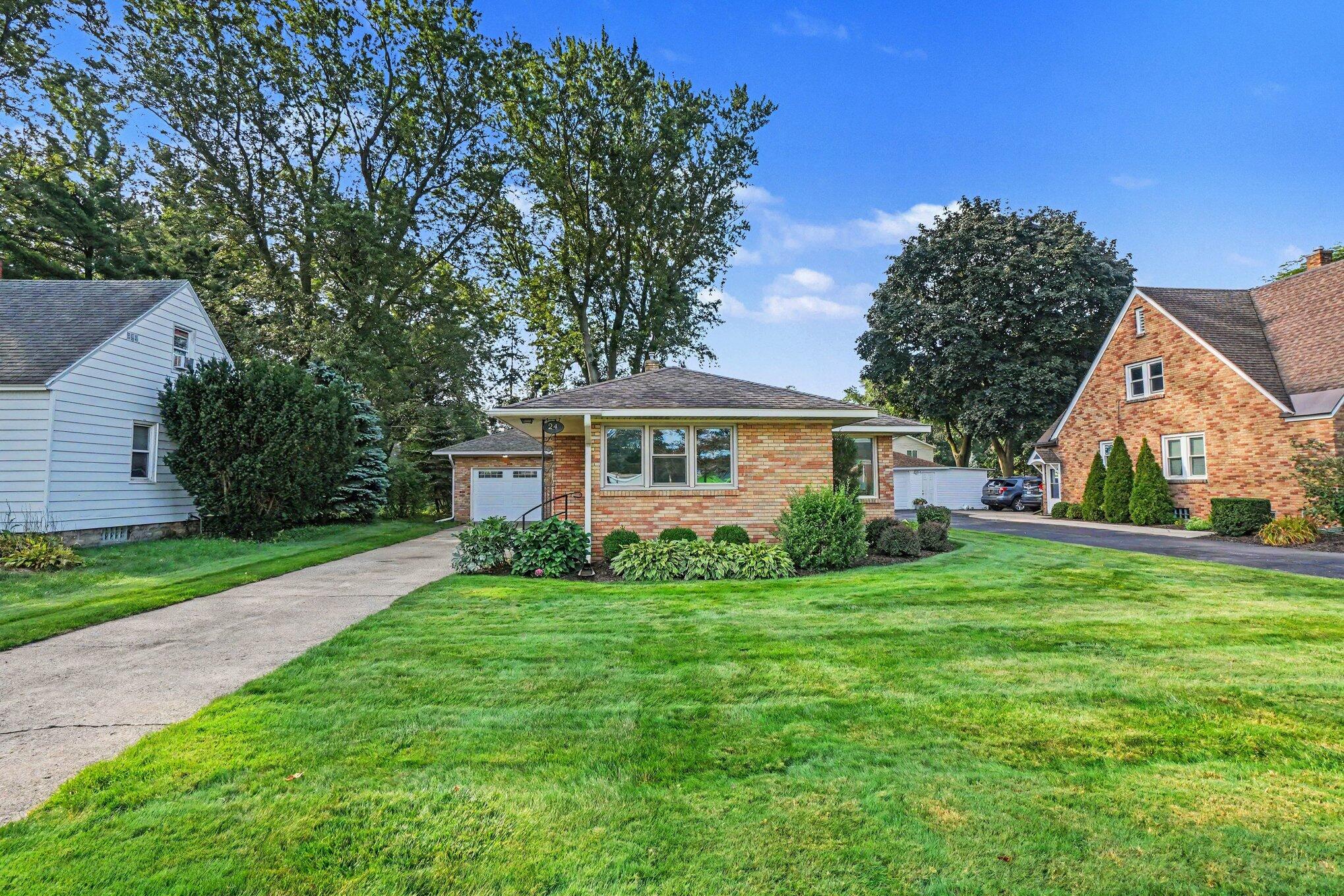 24 E 32nd Street Holland MI 49423