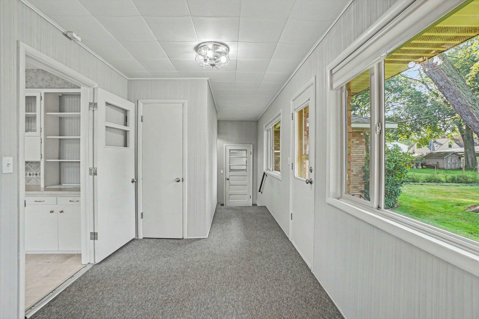 24 E 32nd Street Holland MI 49423
