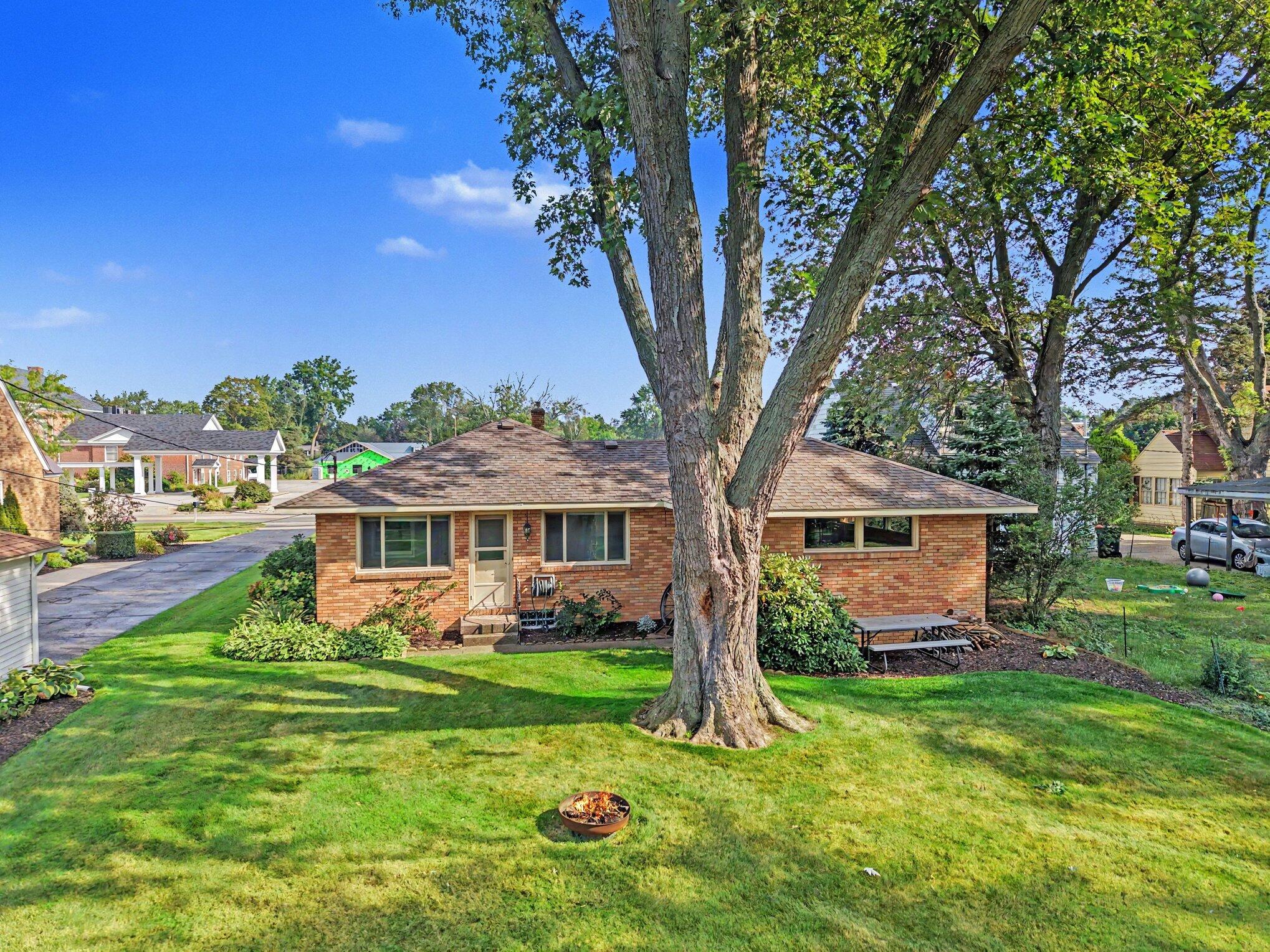 24 E 32nd Street Holland MI 49423