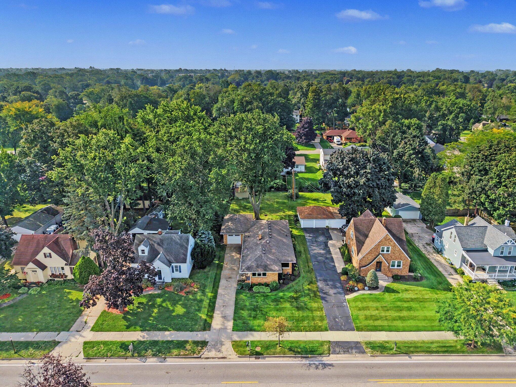24 E 32nd Street Holland MI 49423