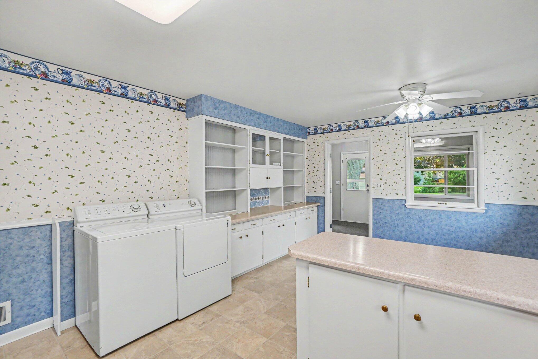 24 E 32nd Street Holland MI 49423