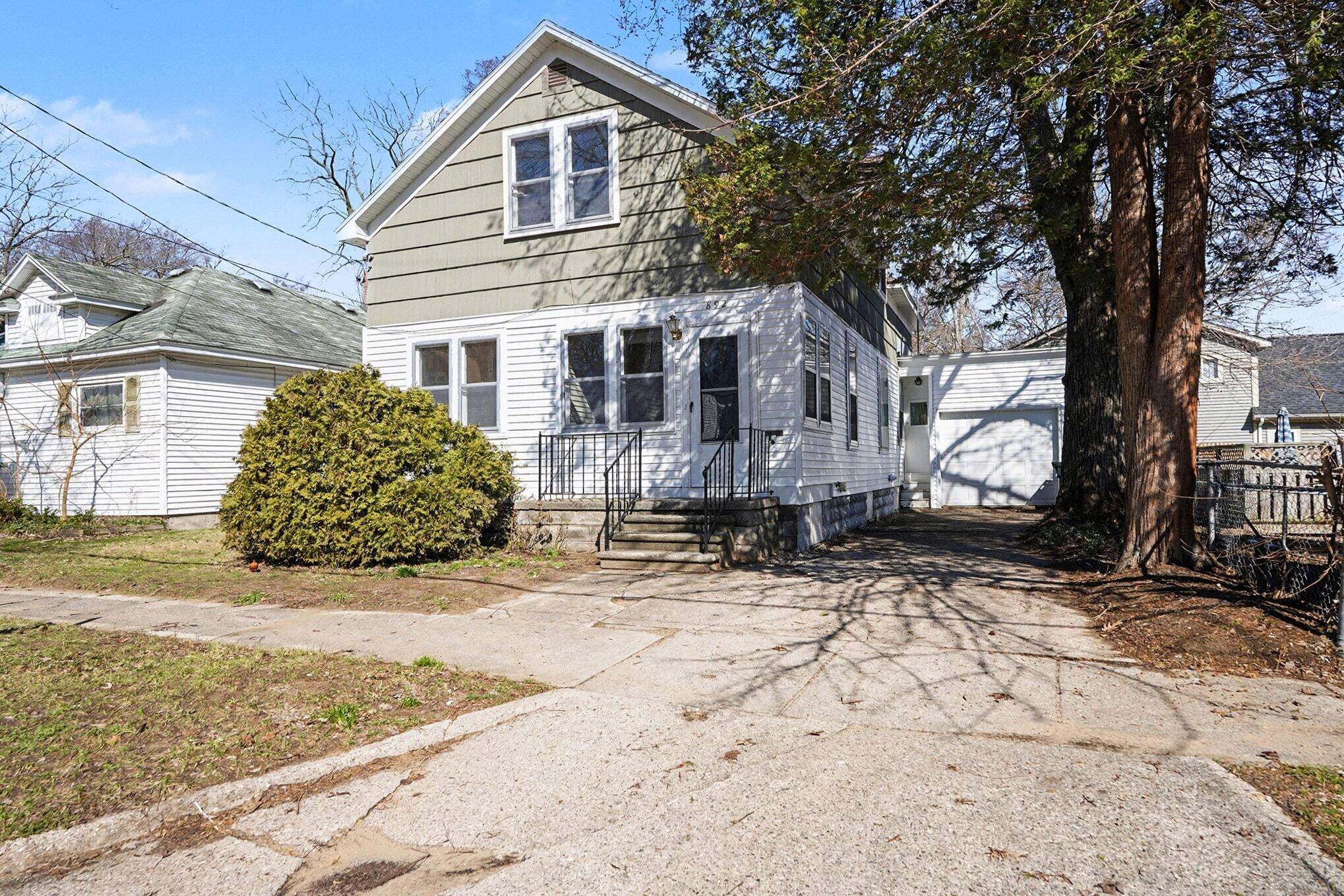 892 W Forest Avenue Muskegon MI 49441